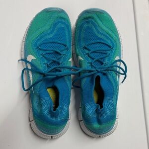 Nike Women's Teal and Blue Athletic Shoes